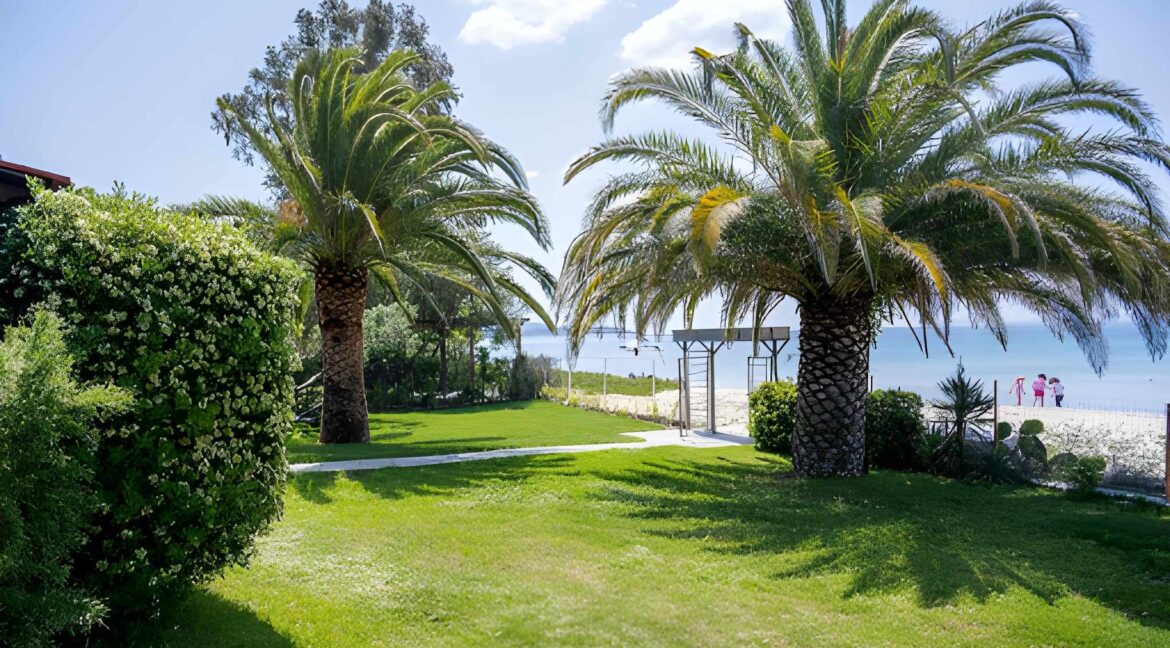 Beachfront House for Sale in Sithonia, Neos Marmaras 1