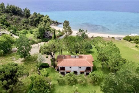 Beachfront Villa with Direct Sea Access for Sale in Sithonia