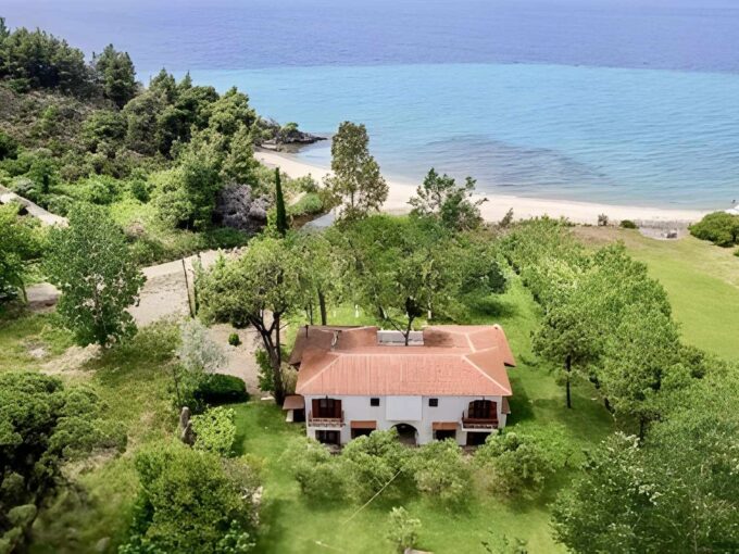 Beachfront Villa with Direct Sea Access for Sale in Sithonia