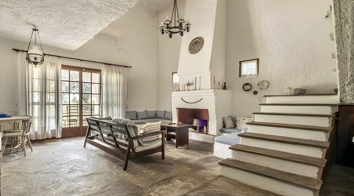 Beachfront Villa with Direct Sea Access for Sale in Sithonia 10