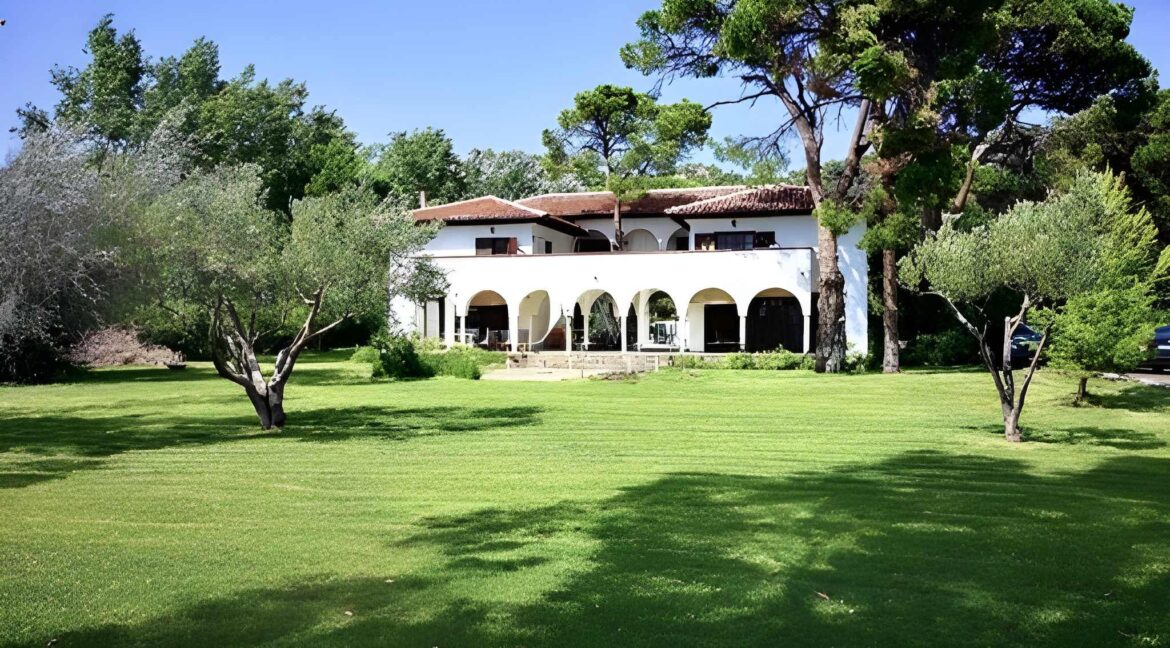 Beachfront Villa with Direct Sea Access for Sale in Sithonia 2
