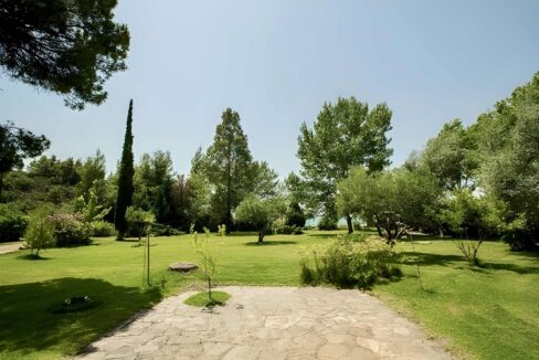 Beachfront Villa with Direct Sea Access for Sale in Sithonia 4