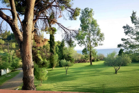 Beachfront Villa with Direct Sea Access for Sale in Sithonia 7