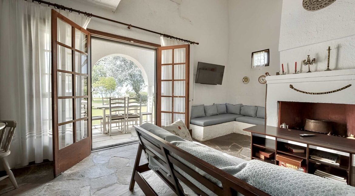 Beachfront Villa with Direct Sea Access for Sale in Sithonia 8
