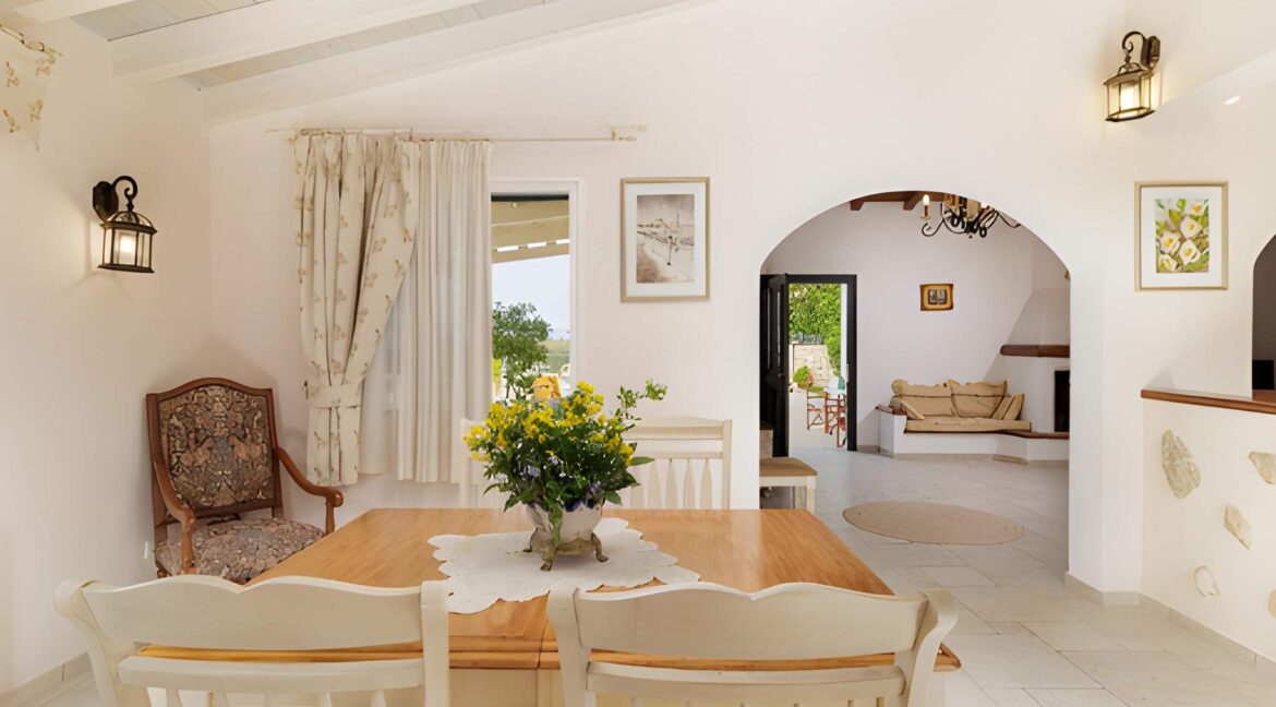 Luxury Villa for Sale in Central Corfu with Panoramic Views 1