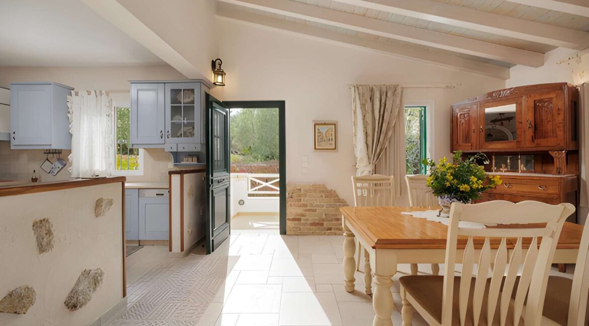 Luxury Villa for Sale in Central Corfu with Panoramic Views 10