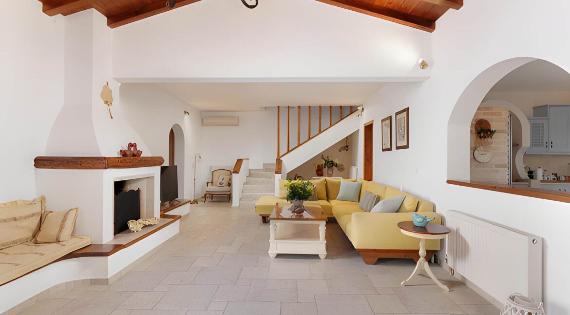 Luxury Villa for Sale in Central Corfu with Panoramic Views 3