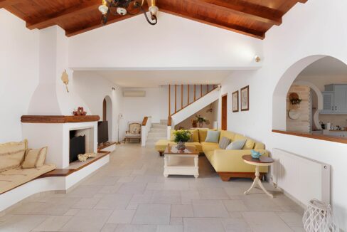 Luxury Villa for Sale in Central Corfu with Panoramic Views 3