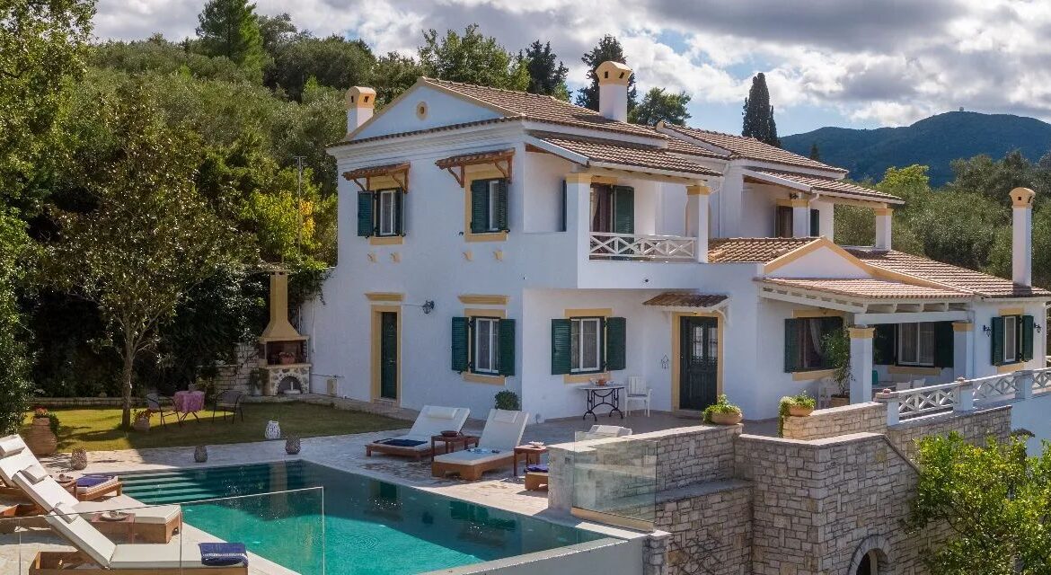 Luxury Villa for Sale in Central Corfu with Panoramic Views 3