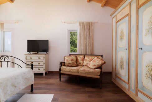 Luxury Villa for Sale in Central Corfu with Panoramic Views 3