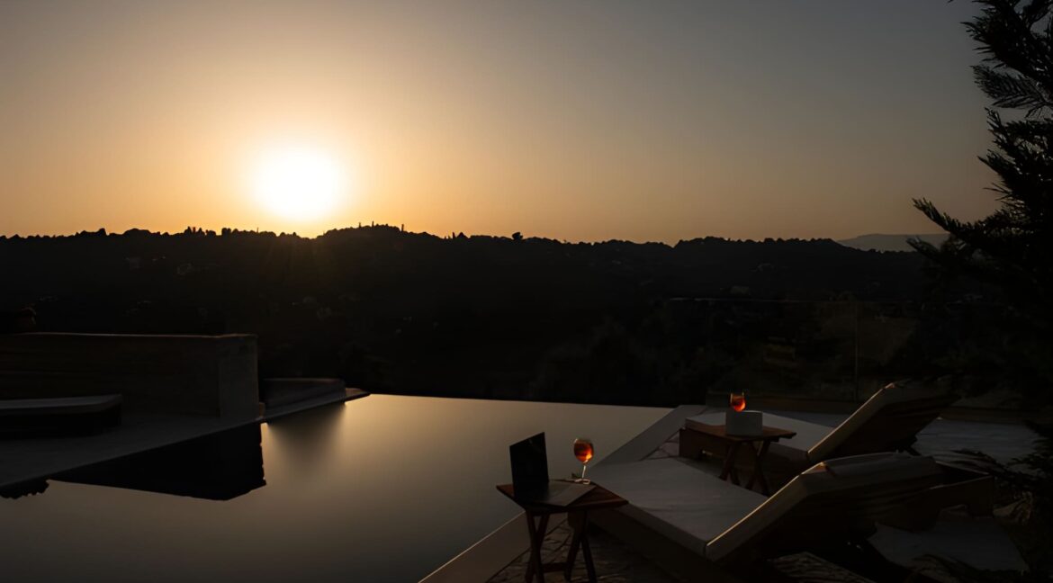 Luxury Villa for Sale in Central Corfu with Panoramic Views 4