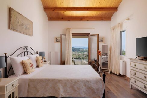 Luxury Villa for Sale in Central Corfu with Panoramic Views 4