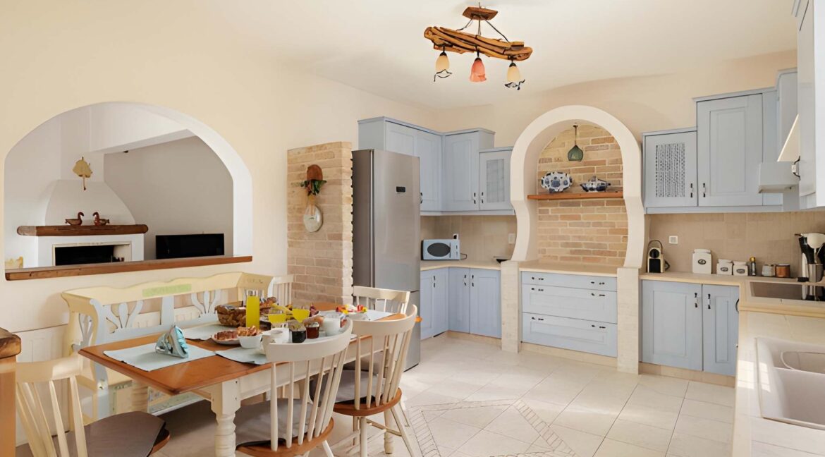 Luxury Villa for Sale in Central Corfu with Panoramic Views 5