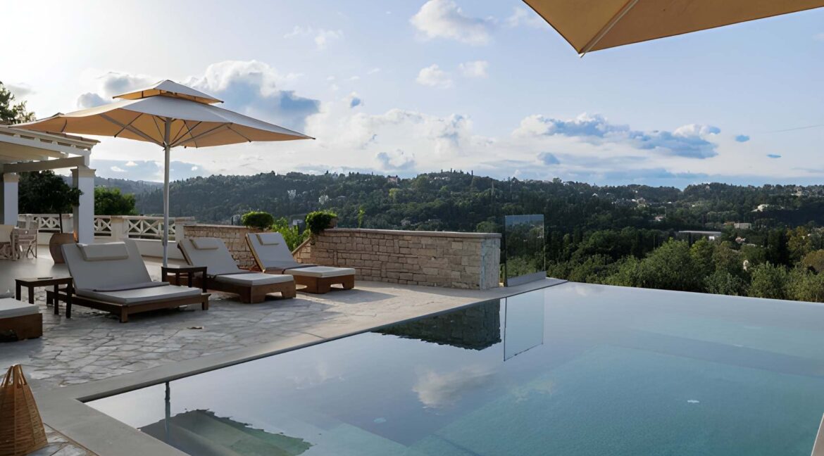 Luxury Villa for Sale in Central Corfu with Panoramic Views 8