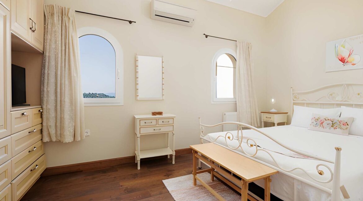 Luxury Villa for Sale in Central Corfu with Panoramic Views 8