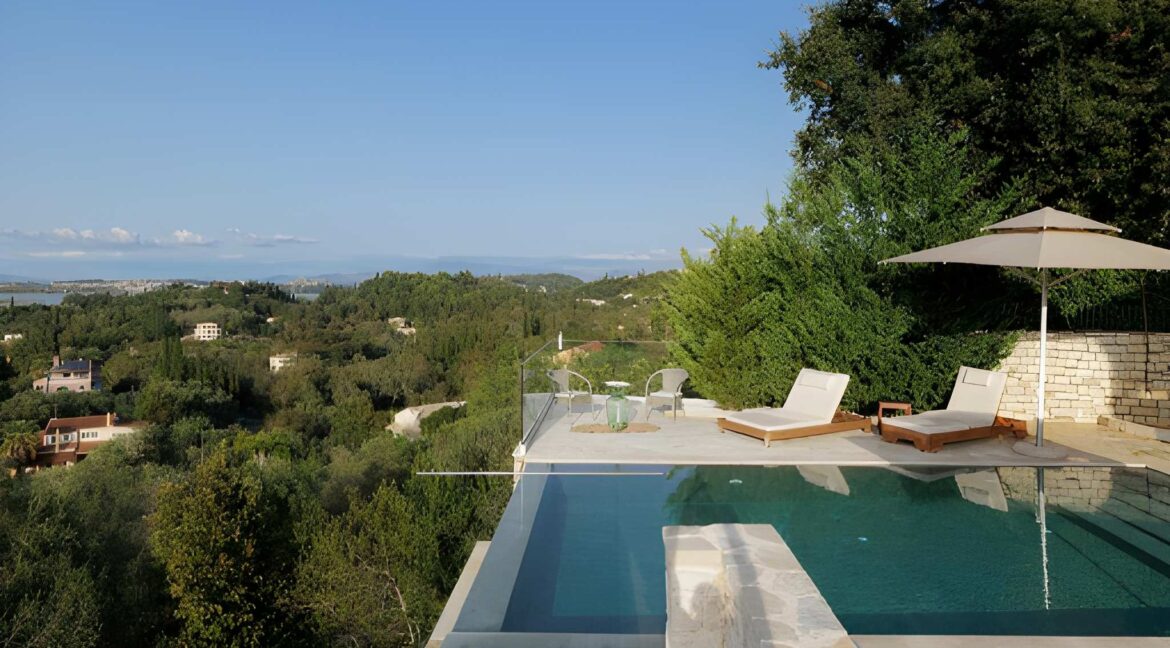 Luxury Villa for Sale in Central Corfu with Panoramic Views 9