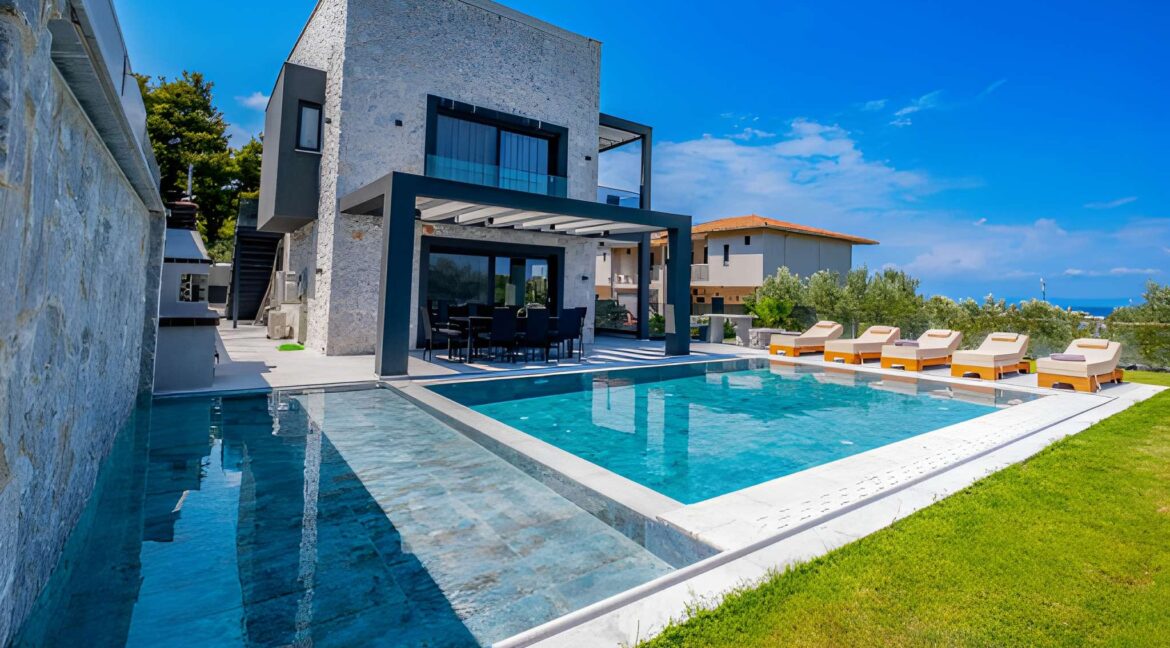 Luxury Villa with Pool for Sale in Polychrono Halkidiki