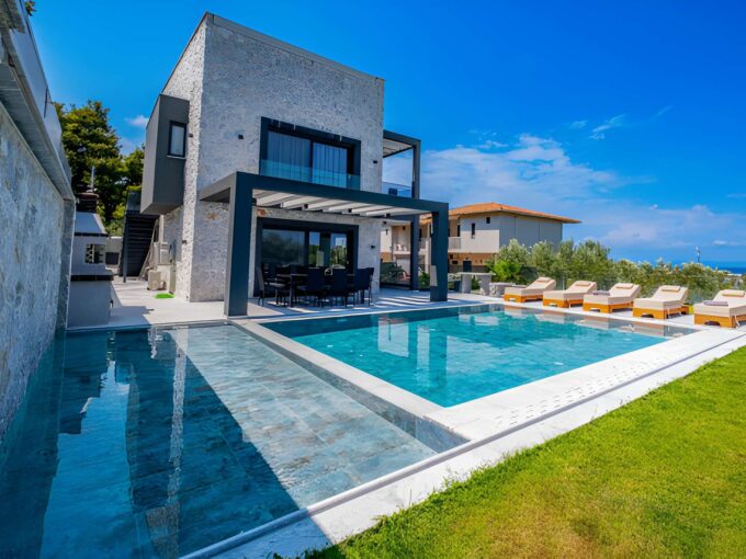 Luxury Villa with Pool for Sale in Polychrono Halkidiki