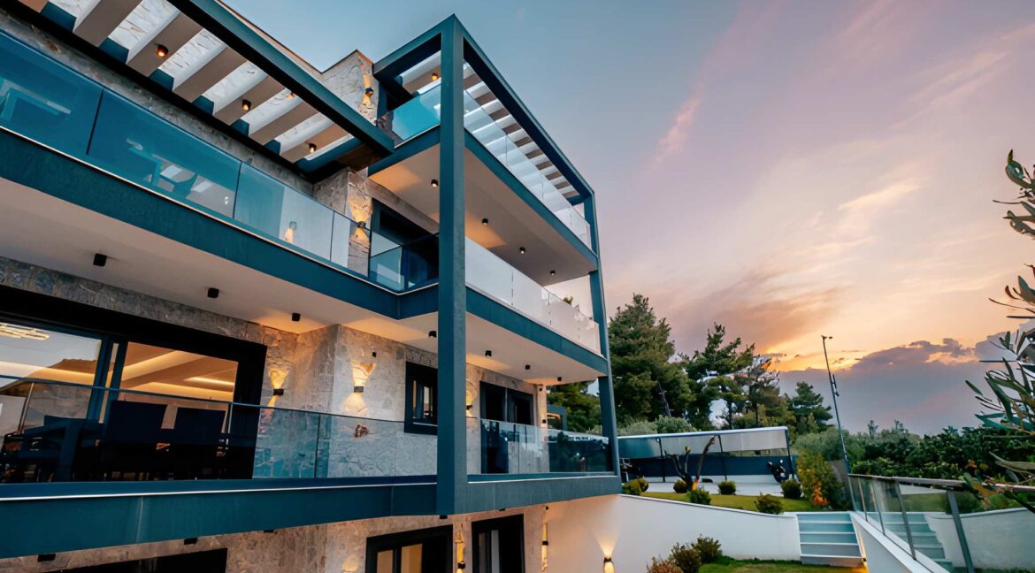Luxury Villa with Pool for Sale in Polychrono Halkidiki 1