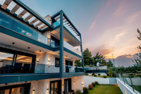 Luxury Villa with Pool for Sale in Polychrono Halkidiki 1