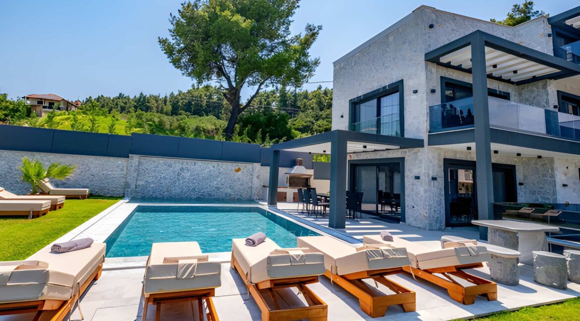 Luxury Villa with Pool for Sale in Polychrono Halkidiki 10