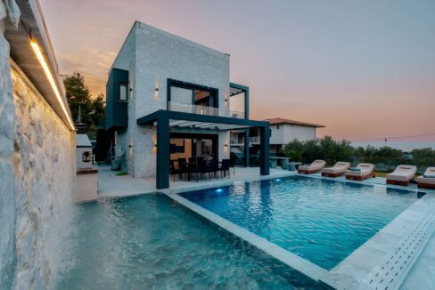 Luxury Villa with Pool for Sale in Polychrono Halkidiki 10