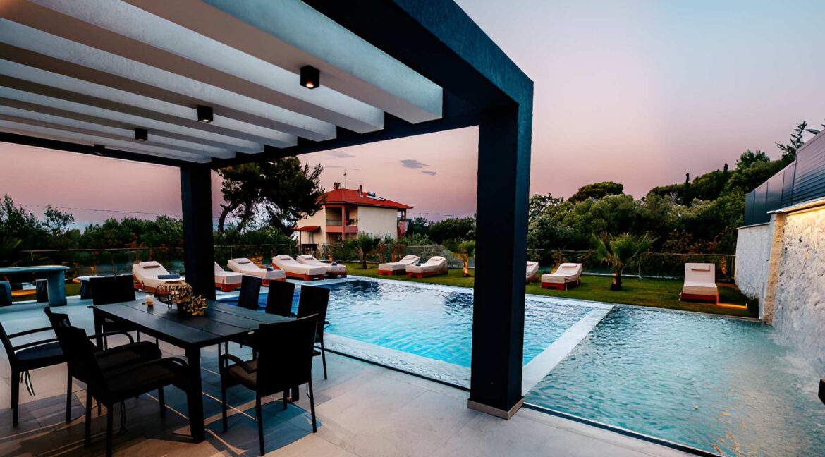 Luxury Villa with Pool for Sale in Polychrono Halkidiki 2