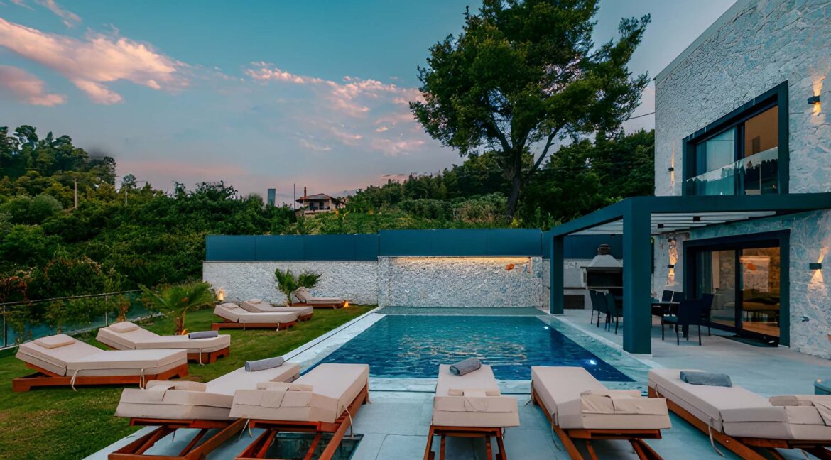 Luxury Villa with Pool for Sale in Polychrono Halkidiki 3
