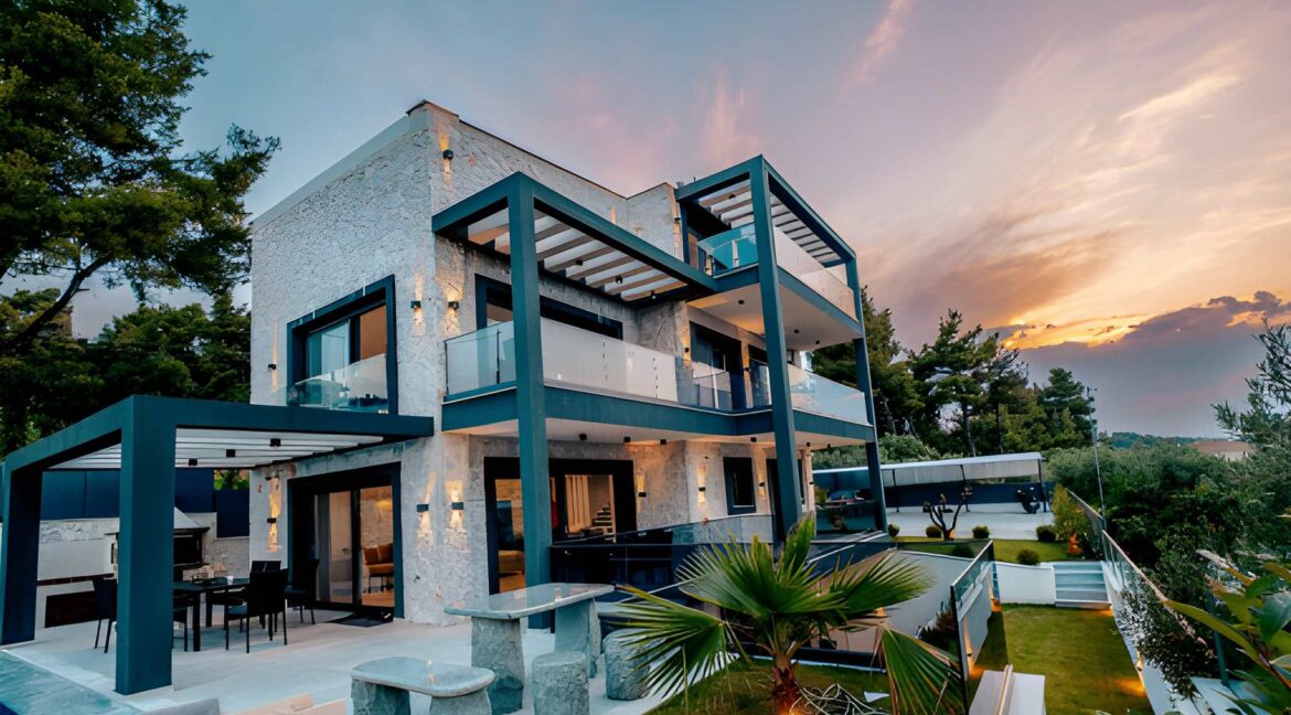 Luxury Villa with Pool for Sale in Polychrono Halkidiki 4