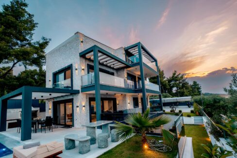 Luxury Villa with Pool for Sale in Polychrono Halkidiki 4