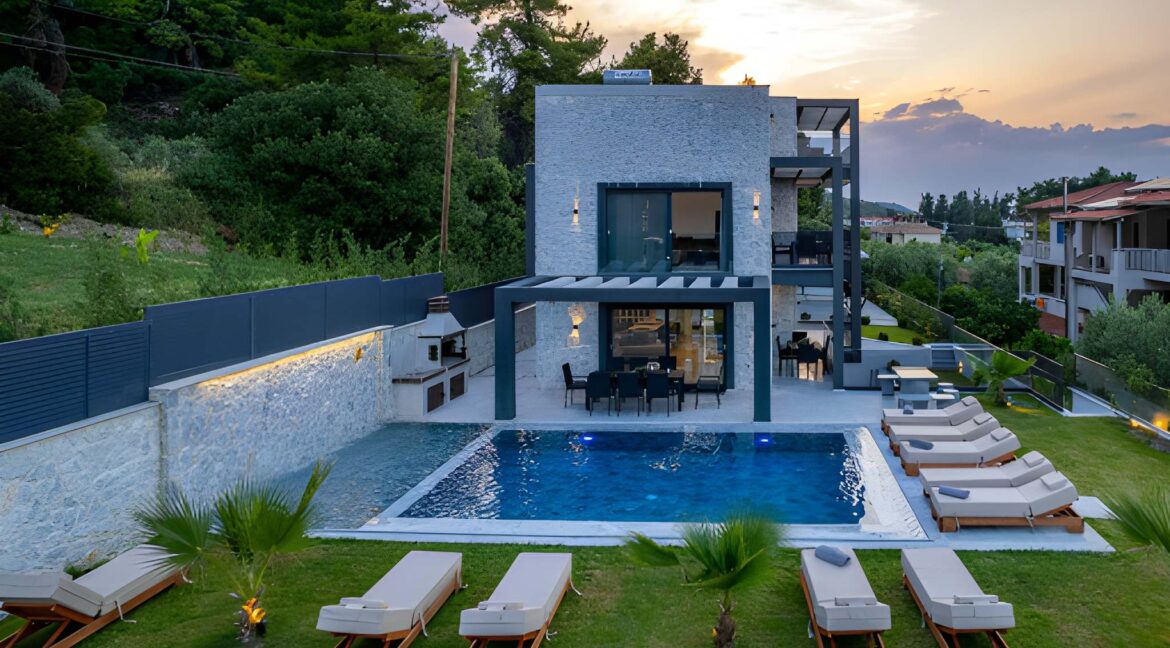 Luxury Villa with Pool for Sale in Polychrono Halkidiki 9