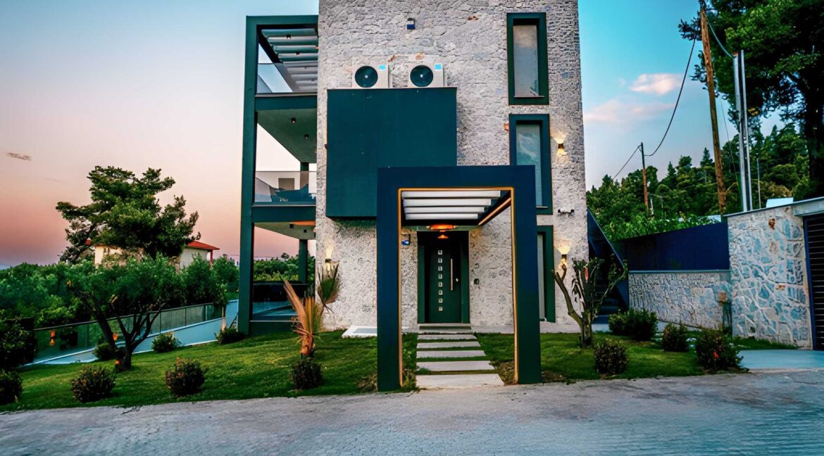 Luxury Villa with Pool for Sale in Polychrono Halkidiki 9