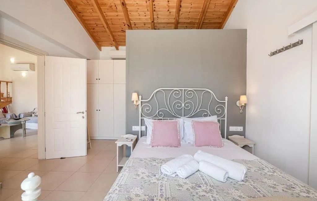 Panoramic Sea-View Villa for Sale in Kassiopi Corfu 13
