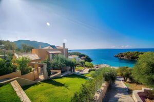 Modern villa for sale Pefkochori Halkidiki in 39.9889666,23.6137999,0