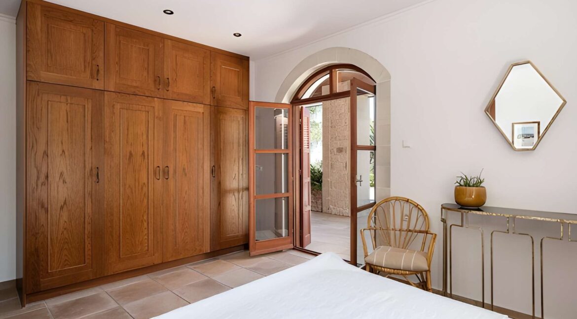Stone Mansion for Sale in Crete, near Rethymno 1
