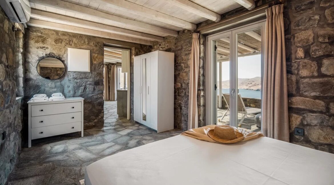 Villa for sale in Serifos island, above Vagia Beach 15