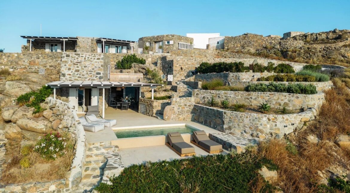 Villa for sale in Serifos island, above Vagia Beach 46