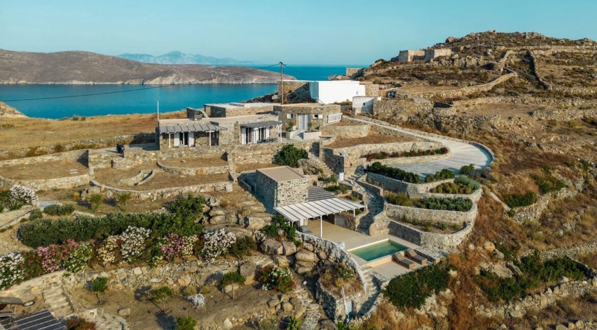 Villa for sale in Serifos island, above Vagia Beach 9