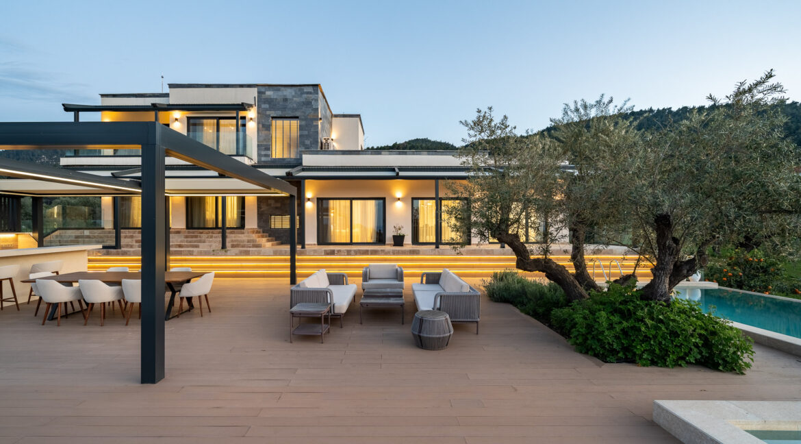 Villa with Pool for Sale in Vourvourou Sithonia Halkidiki