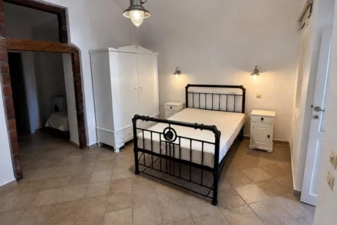 Luxury 19th Century Cave House for sale in Oia, Santorini 10