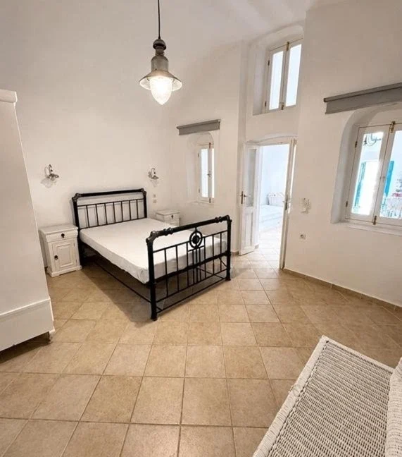 Luxury 19th Century Cave House for sale in Oia, Santorini 13