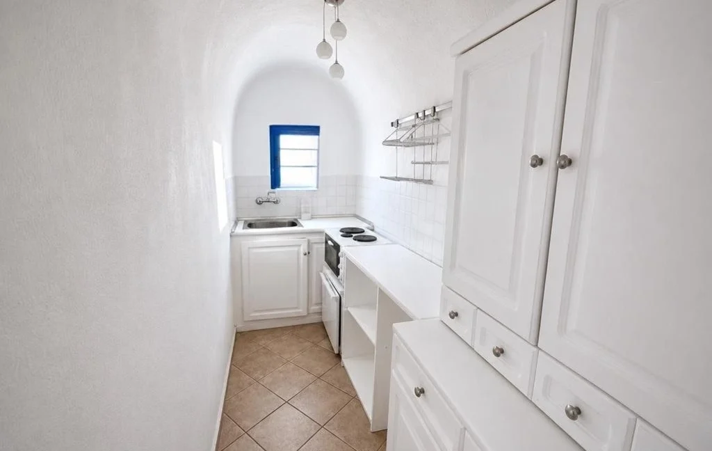 Luxury 19th Century Cave House for sale in Oia, Santorini 18