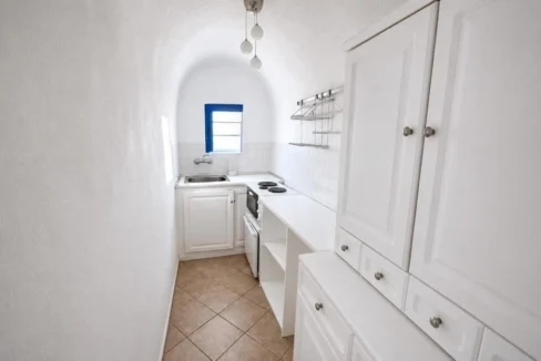 Luxury 19th Century Cave House for sale in Oia, Santorini 18