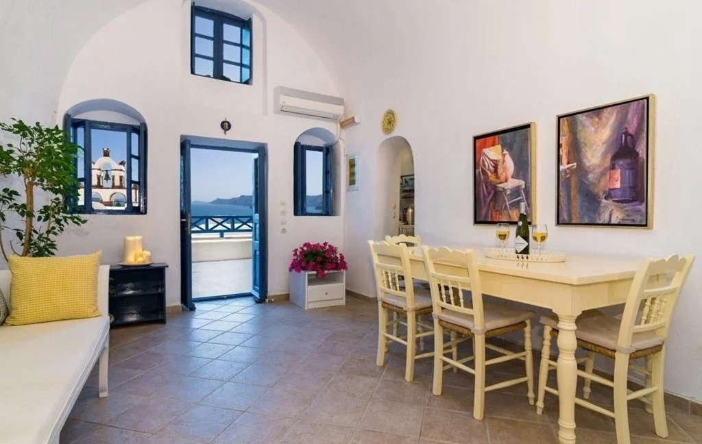 Luxury 19th Century Cave House for sale in Oia, Santorini 2