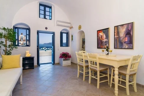 Luxury 19th Century Cave House for sale in Oia, Santorini 2