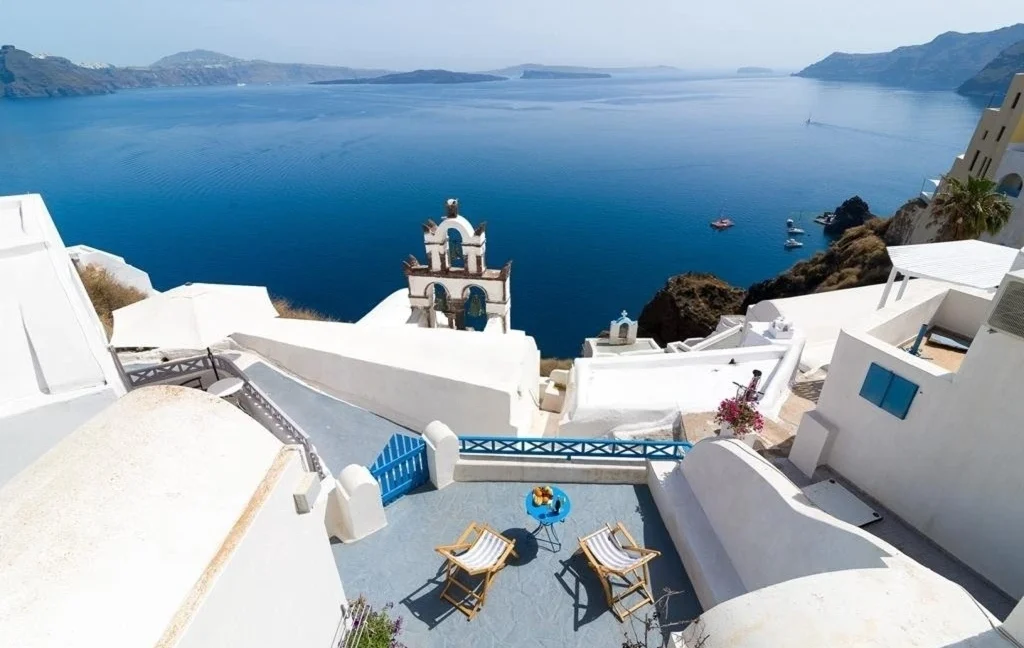Luxury 19th Century Cave House for sale in Oia, Santorini 4