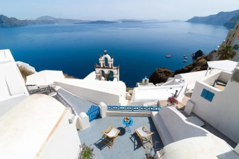 Luxury 19th Century Cave House for sale in Oia, Santorini 4
