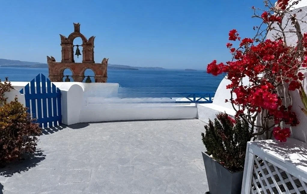 Luxury 19th Century Cave House for sale in Oia, Santorini 7