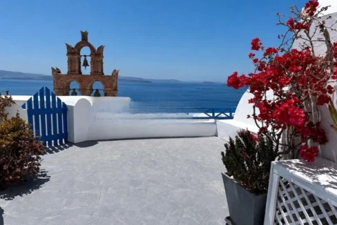 Luxury 19th Century Cave House for sale in Oia, Santorini 7