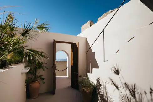 Modern House for Sale in Pyrgos Santorini 4